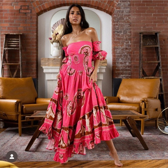 💐LOVE THE LABEL “ZOLA” OFF~THE SHOULDERS TIERED MAXI DRESS NWT - Picture 3 of 9